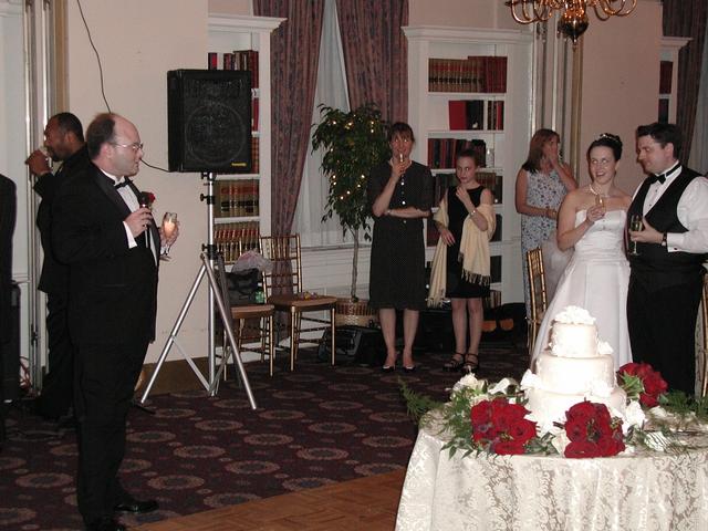 2001/06(June)/tim_wedding/640x480_toast.jpg
