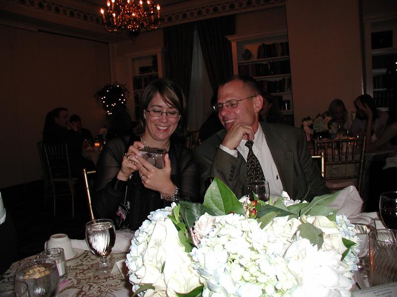 2001/06(June)/tim_wedding/800x600_table_mates.jpg