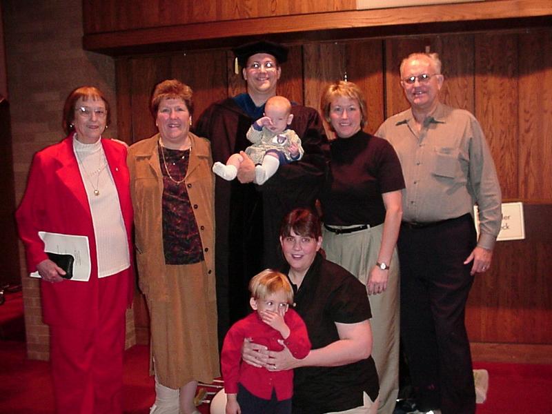 2001/12(December)/graduation/Extended_Family.JPG