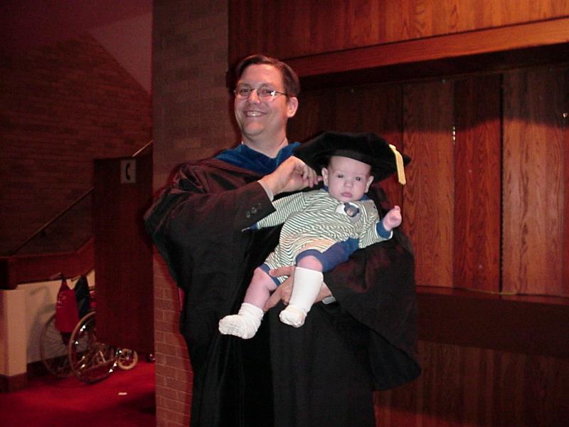 2001/12(December)/graduation/800x600_MattandCase.jpg