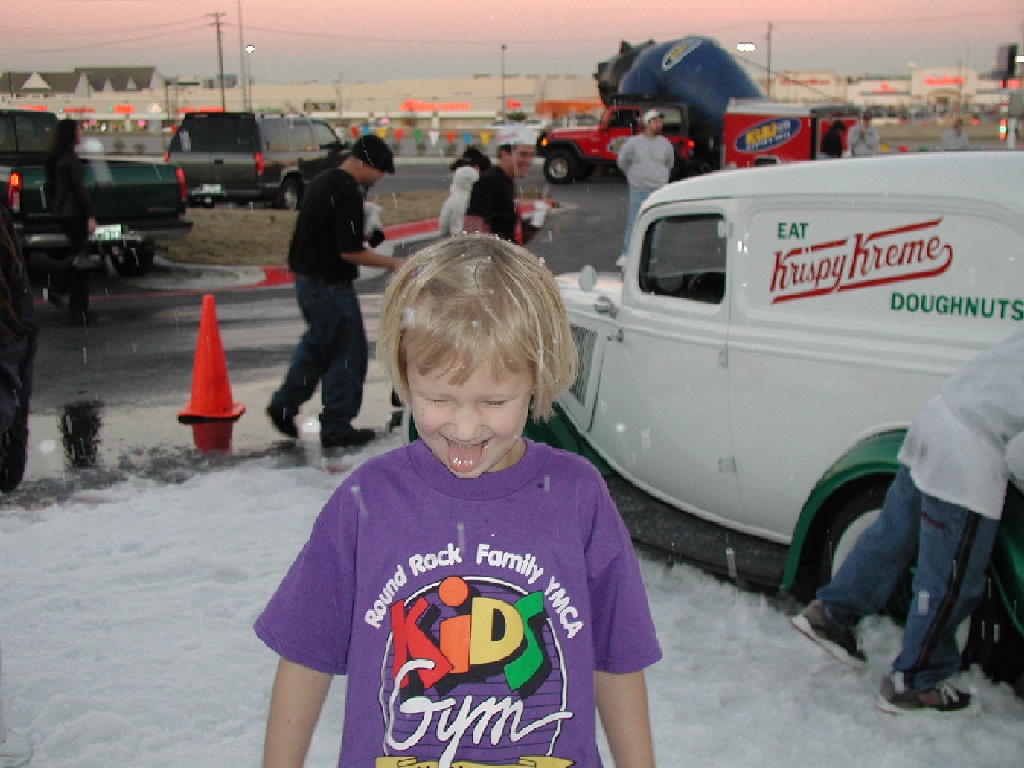 2002/01(January)/krispy_kreme/1024x768_MeganSnowflakes.JPG