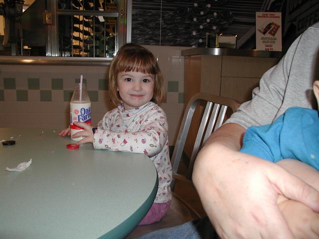 2002/01(January)/krispy_kreme/640x480_EmilyInside.JPG