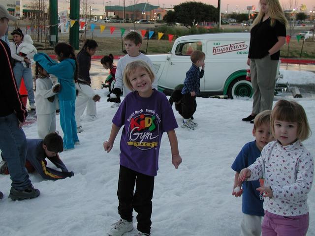 2002/01(January)/krispy_kreme/640x480_MeganSnow.JPG