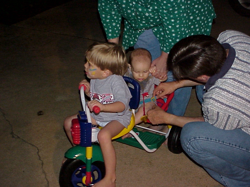 2002/02(February)/Houston/1024x768_new_trike1.JPG