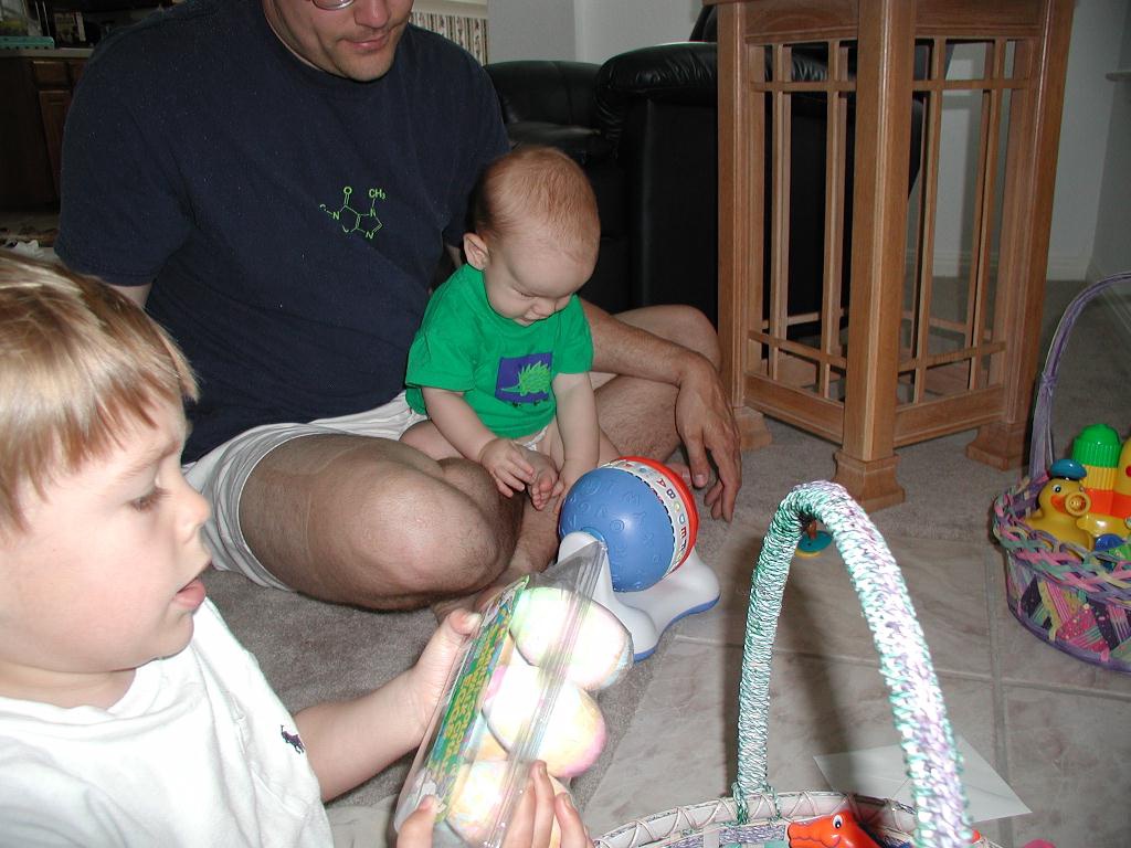 2002/03(March)/Easter/1024x768_Presents.JPG