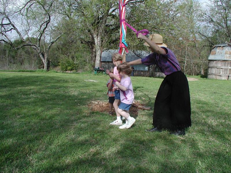 2002/03(March)/Easter/800x600_Lots_of_Confusion_.JPG