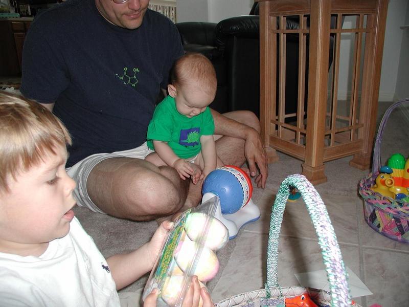 2002/03(March)/Easter/800x600_Presents.JPG