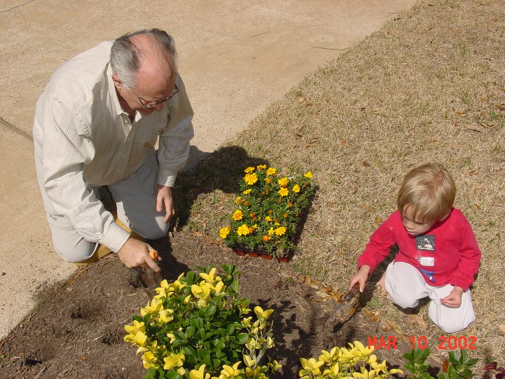 2002/03(March)/Houston/1024x768_dad_jack_planting.JPG