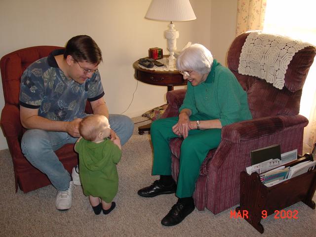 2002/03(March)/Houston/640x480_case_greatgrandma_me.JPG