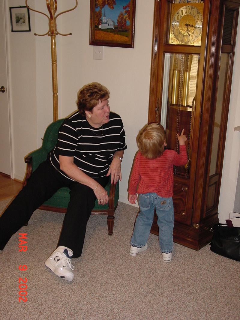 2002/03(March)/Houston/800x600_grandma_jack_clock2.JPG
