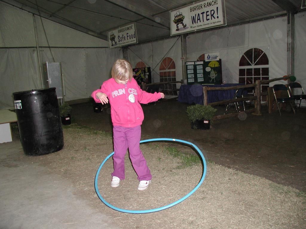 2002/03(March)/Rodeo/1024x768_Megan_Hula_Hoop.JPG