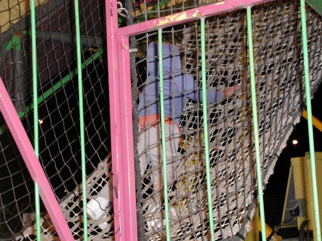 2002/03(March)/Rodeo/640x480_Jack_Climbing_Rope_Ladder.JPG