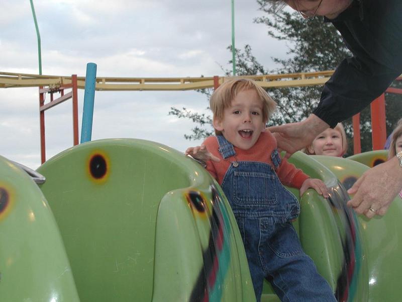 2002/03(March)/Rodeo/800x600_Jack_Getting_Off_Roller_Coaster.JPG