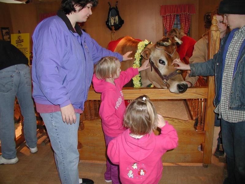 2002/03(March)/Rodeo/800x600_Kim_and_Girls_with_Elsie.JPG