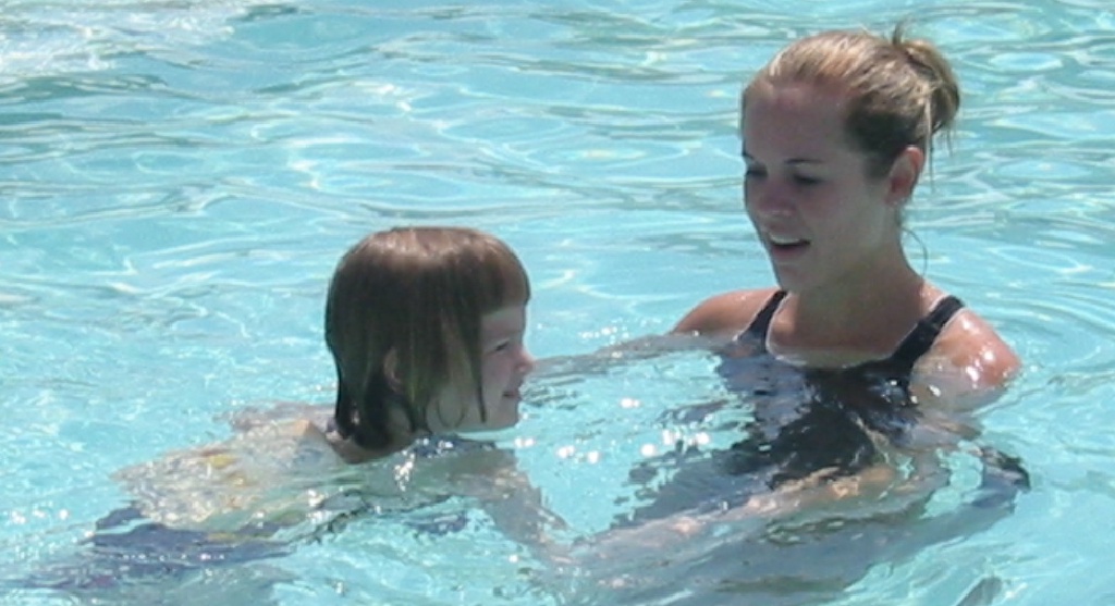 2002/06(June)/Swimming_Lessons/1024x768_Emily_Swimming.JPG