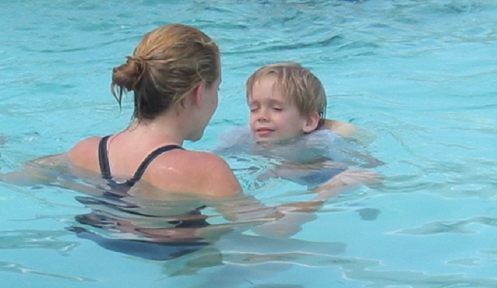 2002/06(June)/Swimming_Lessons/1024x768_Jack_Swimming.JPG