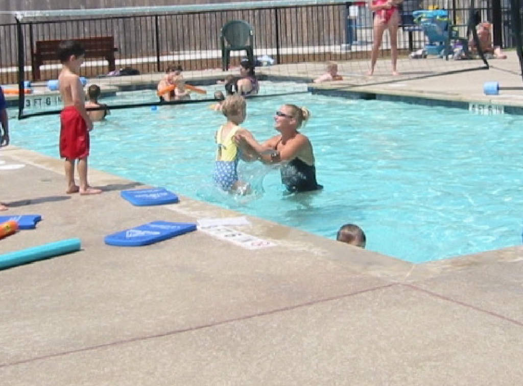 2002/06(June)/Swimming_Lessons/1024x768_Megan_Jumping_In.JPG
