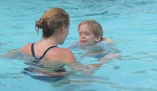 2002/06(June)/Swimming_Lessons/640x480_Jack_Swimming.JPG