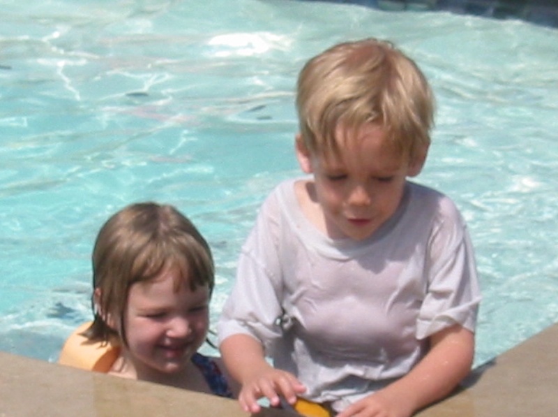 2002/06(June)/Swimming_Lessons/800x600_Jack_Emily.JPG