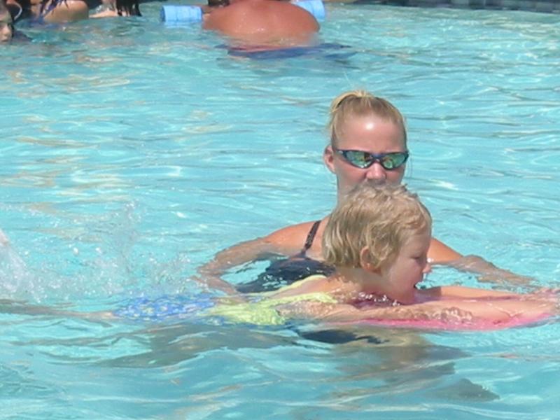 2002/06(June)/Swimming_Lessons/800x600_Megan_Kickboard.JPG