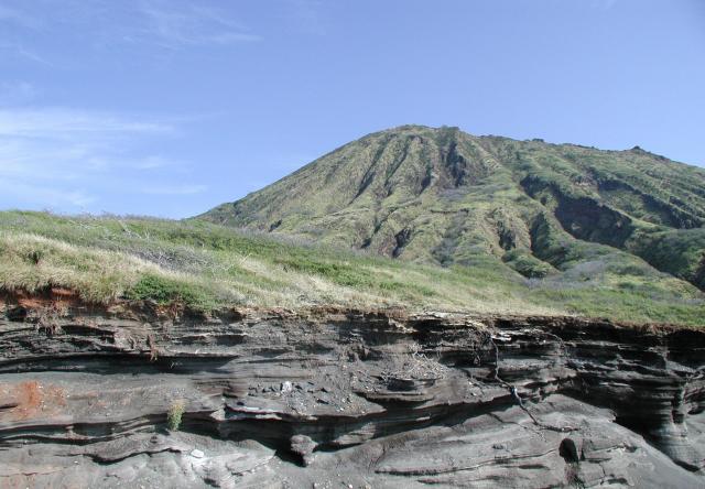 2005/03(March)/Hawaii/Hawaii_scenic_moountain.JPG