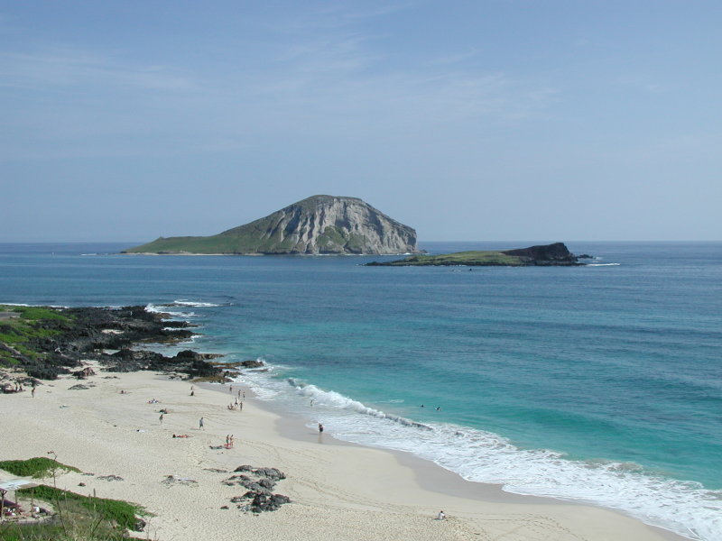 2005/03(March)/Hawaii/800x600_beach_with_islets_in_background.JPG