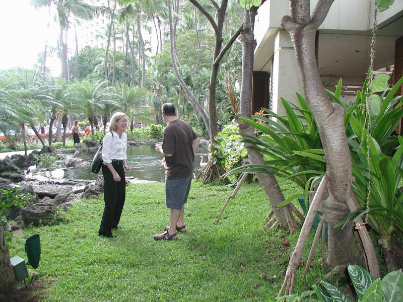 2005/03(March)/Hawaii/800x600_paul_got_a_flamingo_to_pull_his_finger.JPG