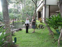 Paul_susan_bothering_flamingos.JPG