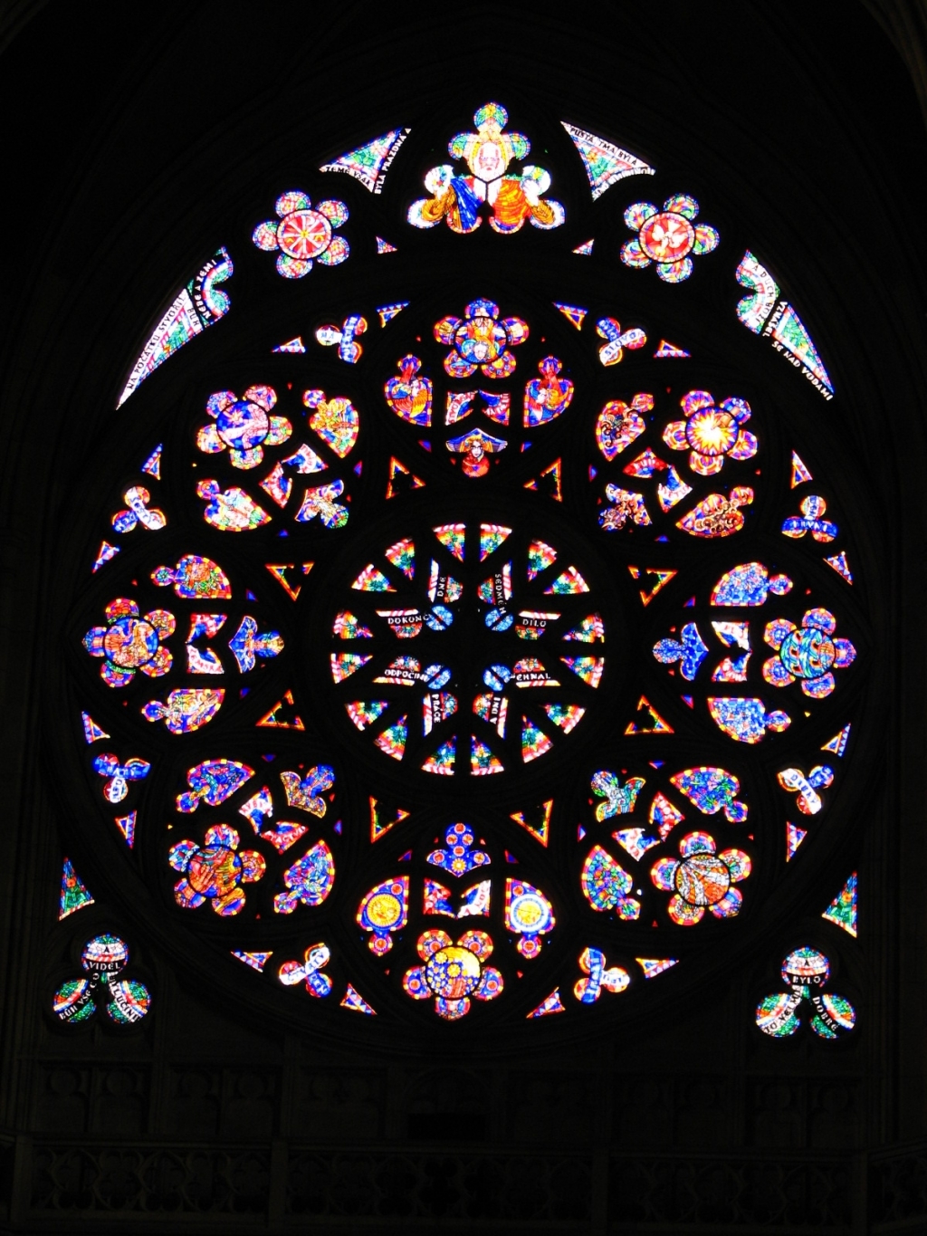 2006/August/Prague/1024x768_stained_glass_window1.jpg