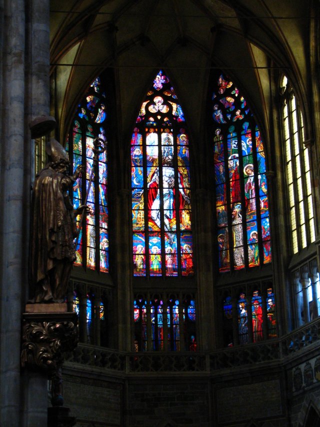 front_alter_stainedglass1.jpg