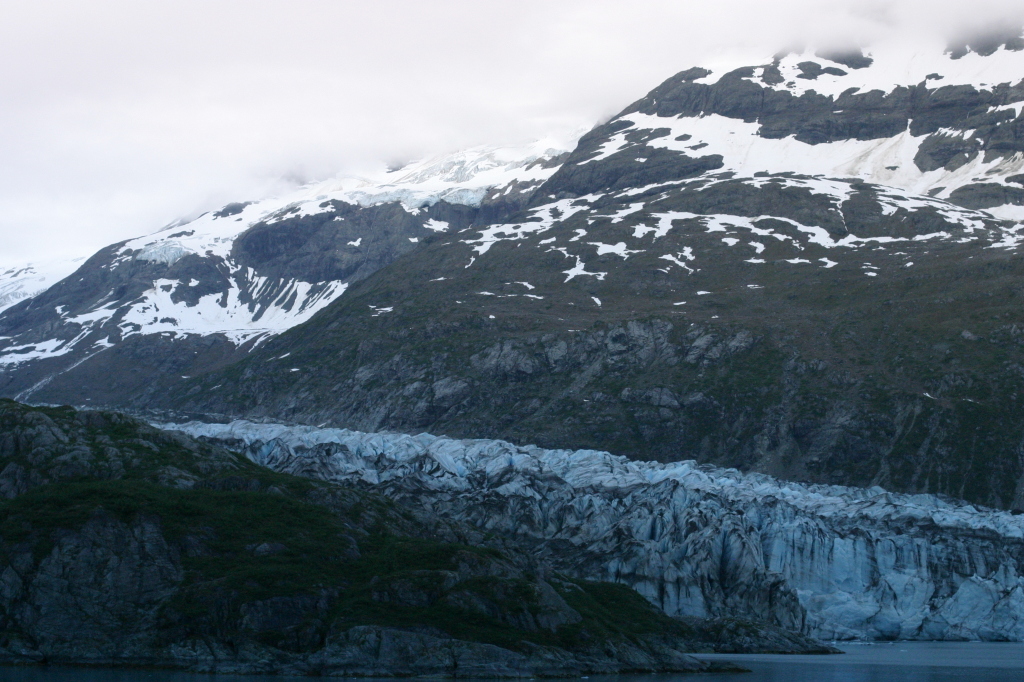 2007/07(July)/Alaska/1024x768_Glacier_bay_Turqoise_glacier1.jpg