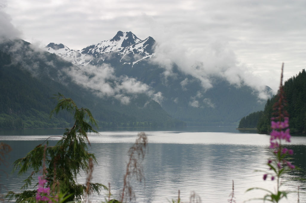 2007/07(July)/Alaska/1024x768_Sitka_hike_scene1.jpg