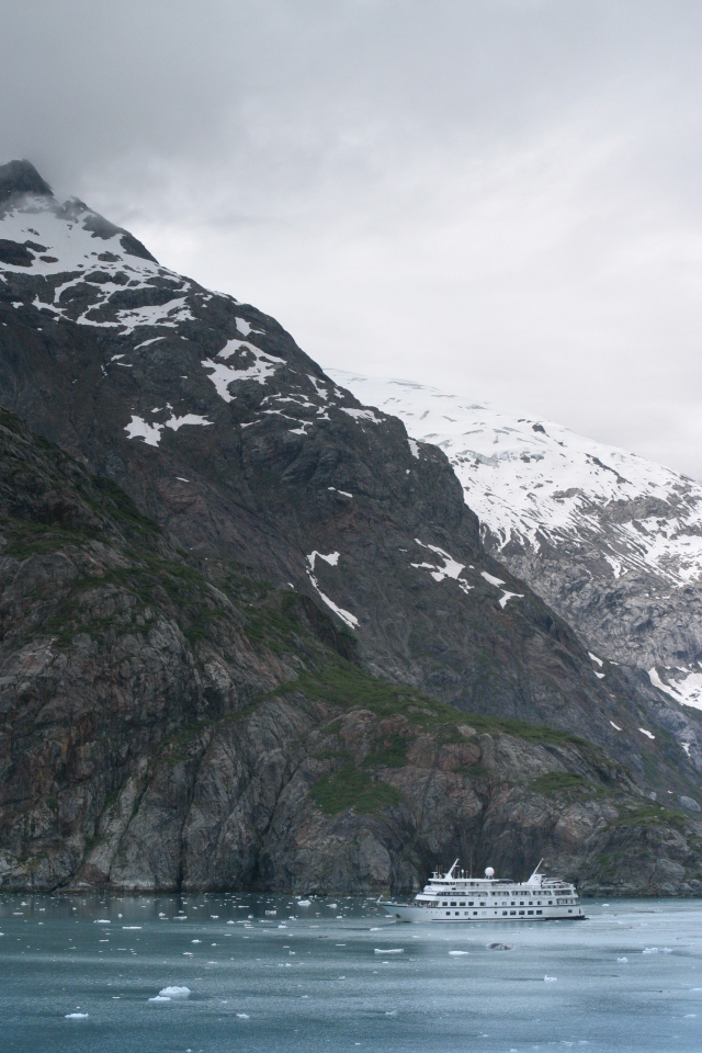 Glacier_bay_boat1.jpg