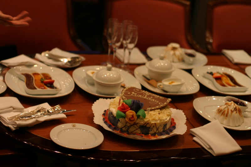 2007/07(July)/Alaska/800x600_Birthday_spread.jpg