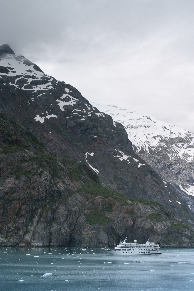 Glacier_bay_boat1.jpg