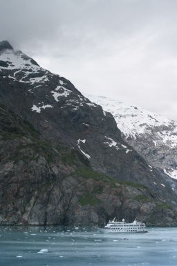 Glacier_bay_boat1.jpg