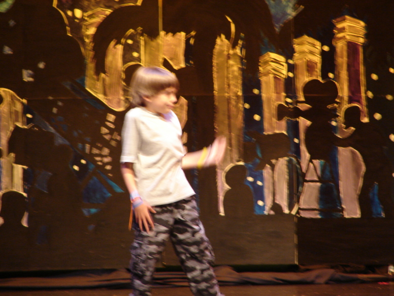 2008/06(June)/Dance_Recital/800x600_Jack_hipHop1.JPG