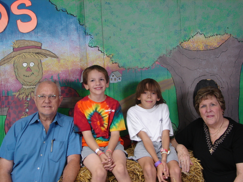 2008/11(November)/Fall_Fest_Photo_Booth/800x600_DSC02748.JPG