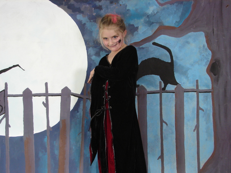 2008/11(November)/Fall_Fest_Photo_Booth/800x600_DSC02759.JPG