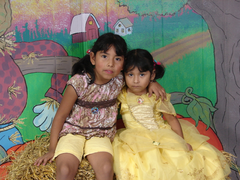 2008/11(November)/Fall_Fest_Photo_Booth/800x600_DSC02771.JPG