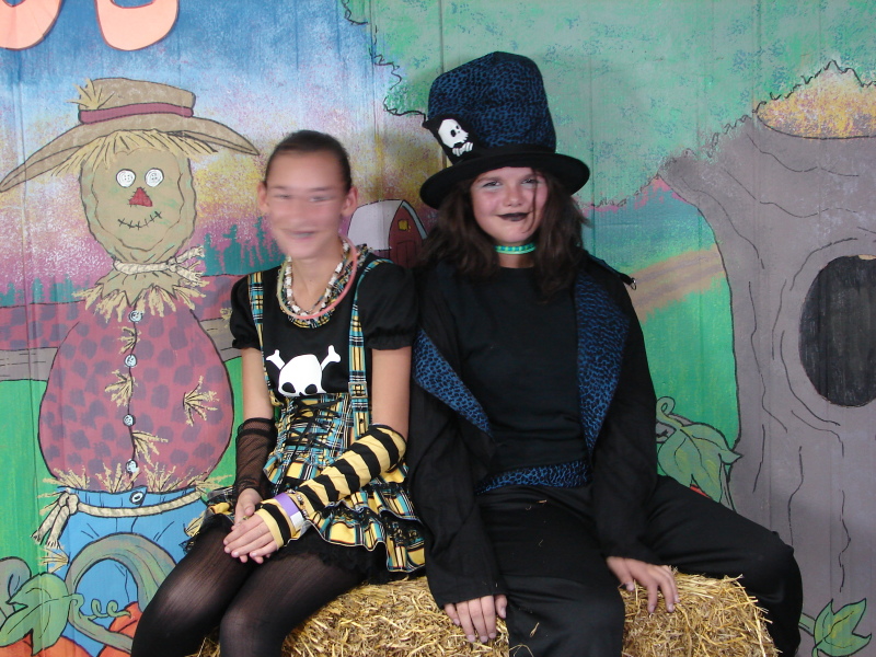 2008/11(November)/Fall_Fest_Photo_Booth/800x600_DSC02777.JPG