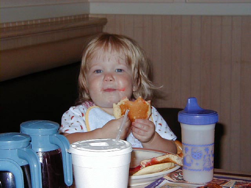 camera/1999/07(July)/07_04_4th_of_July/800x600_Pancake-yummy.jpg
