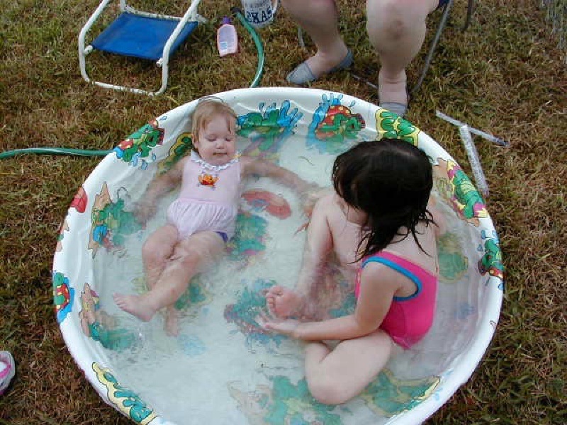 camera/1999/07(July)/07_04_4th_of_July/800x600_Pool2.jpg