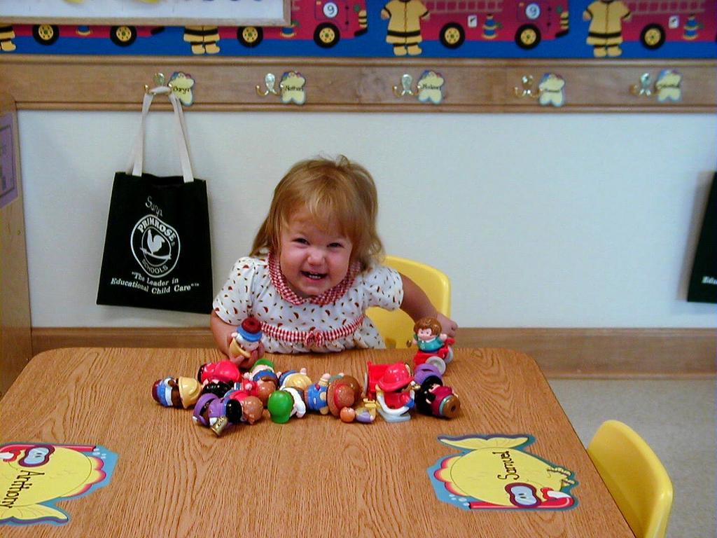 camera/1999/07(July)/07_10_Primrose_Opening/1024x768_Brittney-grins-with-little-people.jpg