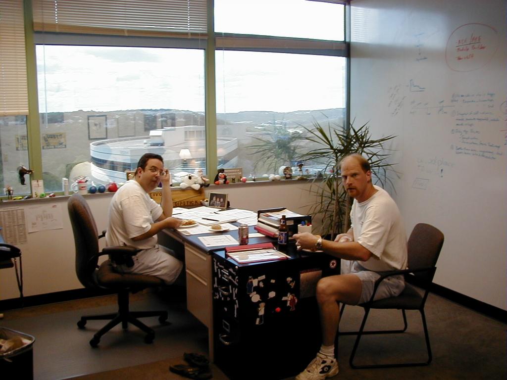 camera/1999/07(July)/07_16_Office_Cook-out/1024x768_P7160006.JPG