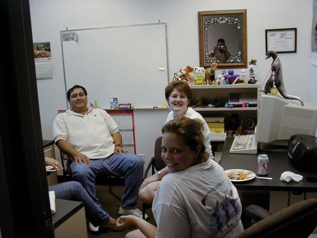 camera/1999/07(July)/07_16_Office_Cook-out/1024x768_P7160009.JPG