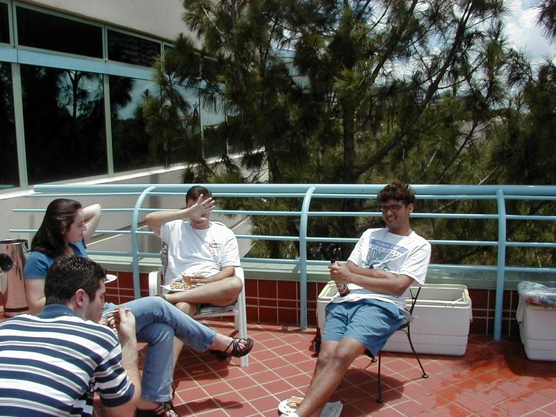 camera/1999/07(July)/07_16_Office_Cook-out/800x600_P7160005.JPG