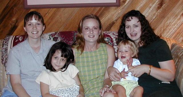 camera/1999/07(July)/07_17_Pam's_Shower/640x480_Sisters-n-daugters.jpg