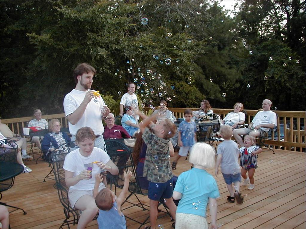 camera/1999/07(July)/07_22-07_24_Reunion/1024x768_Bubbles-5.JPG