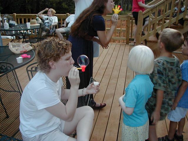 camera/1999/07(July)/07_22-07_24_Reunion/640x480_Bubbles-2.JPG